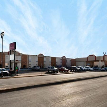 Hotel Ramada By Wyndham Yorkton Exterior foto