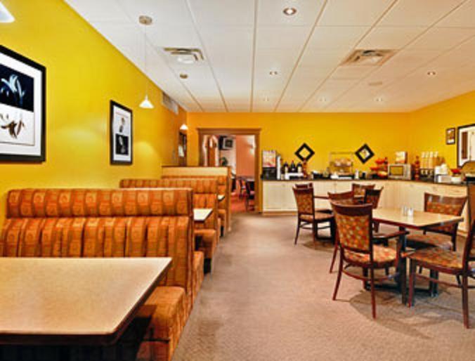 Hotel Ramada By Wyndham Yorkton Restaurant foto